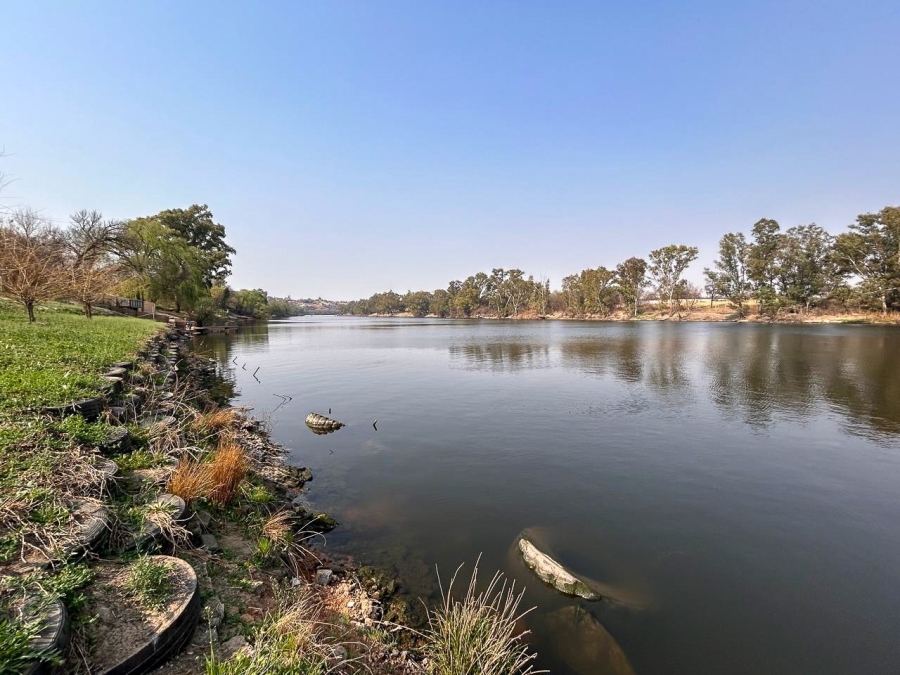 4 Bedroom Property for Sale in Lindequesdrif North West